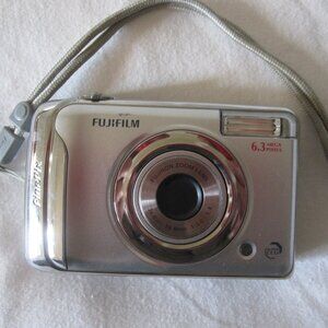 FujiFilm Finepix A610 Digital Camera: 6.3mp, Tested & Works, w/ memory card